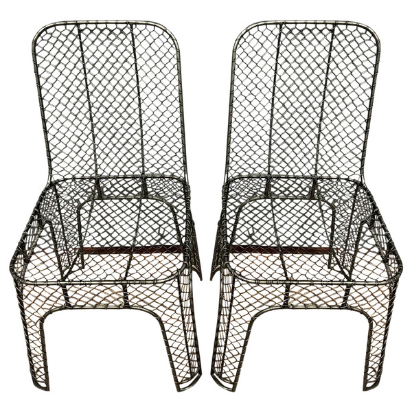coppia di sedie in ferro intrecciato di design industriale del 1980 circa