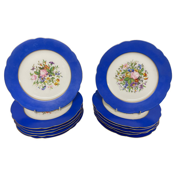 Suite De 12 Assiettes En Porcelaine Décor Fleurs Peint A La Main Charles Pillivuyt 