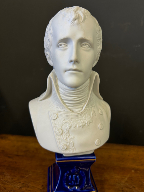 Busto del Primo Console Napoleone Bonaparte in porcellana di biscuit - Impero