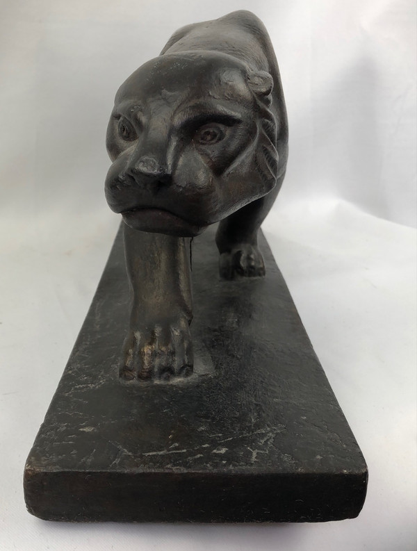 Große Art-Déco-Skulptur aus Gips "Löwin"