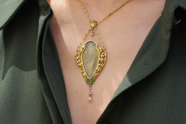 Collana iris e ninfee stile Art Nouveau francese in oro 18 carati, Collana Art Nouveau con diamanti 
