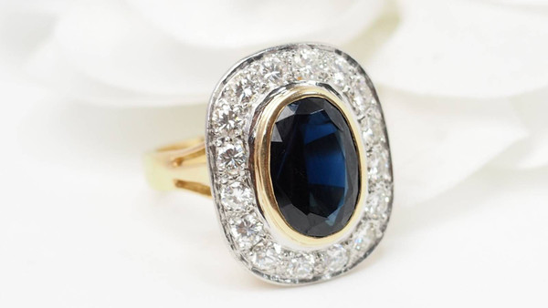 Anello pompadour bicolore in oro, zaffiri e diamanti
