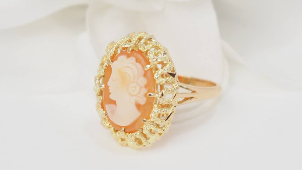 Anello vintage in oro giallo e cammeo