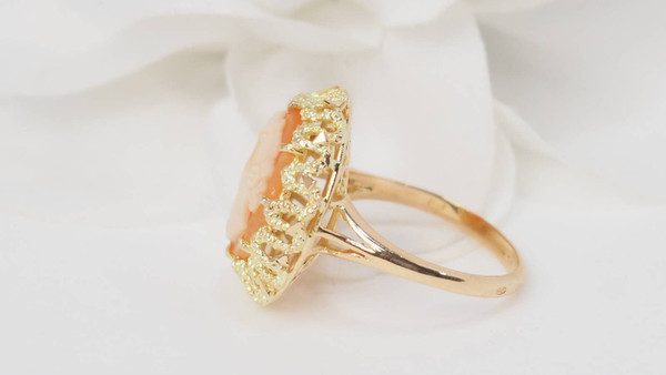 Anello vintage in oro giallo e cammeo
