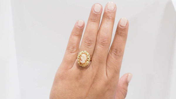 Anello vintage in oro giallo e cammeo