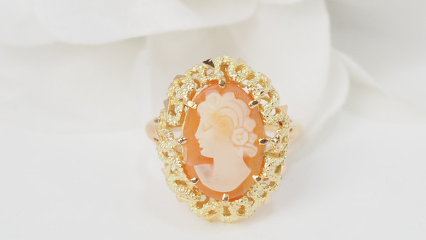 Anello vintage in oro giallo e cammeo