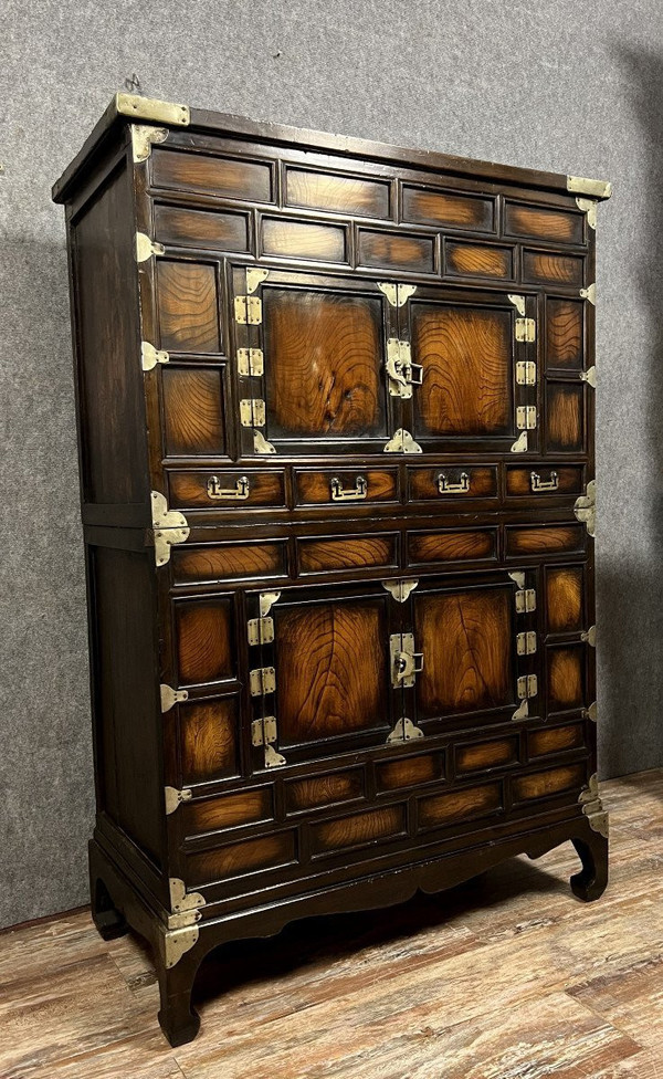 Mobile cinese in legno di ferro e bronzo dorato, XIX secolo