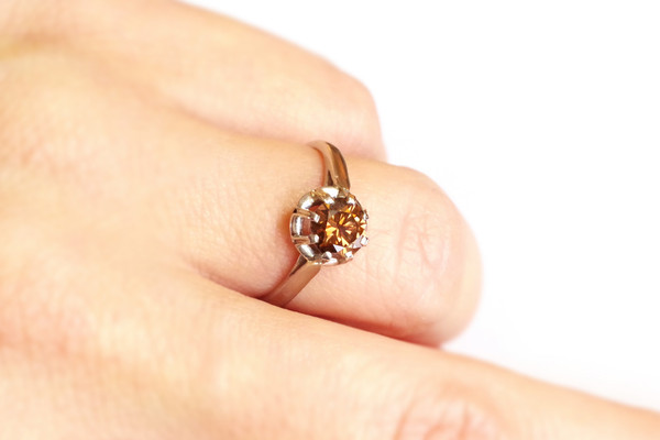 Solitario con diamante Fancy Cognac, anello solitario in platino
