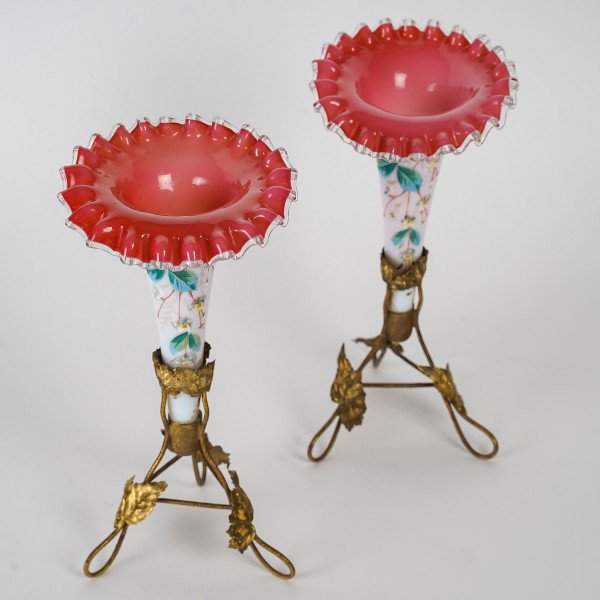 Une Paire De  vases de forme Cornets En Opaline Fin XIXème Siècle 