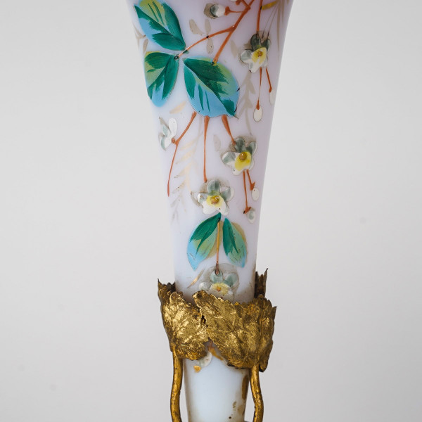 Une Paire De  vases de forme Cornets En Opaline Fin XIXème Siècle 