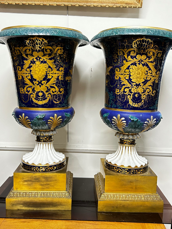Importante Coppia di Vasi Medici in Porcellana Inizi del XIX Secolo - Impero - Restauro H 70 Cm