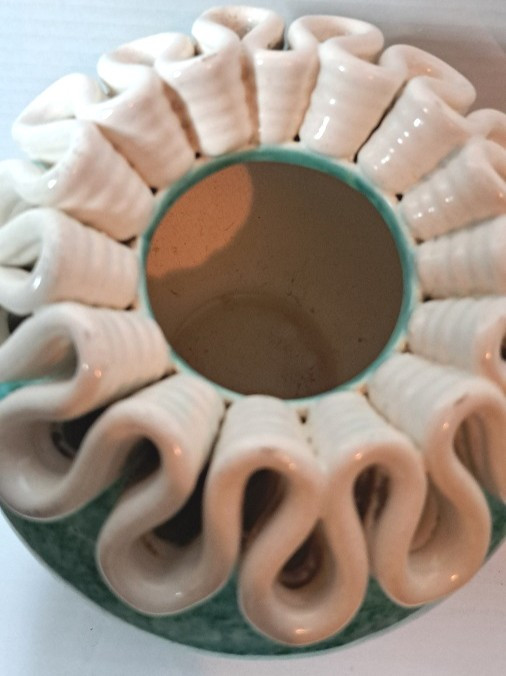 Grün gesprenkelte, emaillierte Kugelvase aus der Manufaktur von Sainte Radegonde