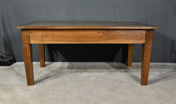 Table Basse en Noyer, goût Louis XVI – XIXe