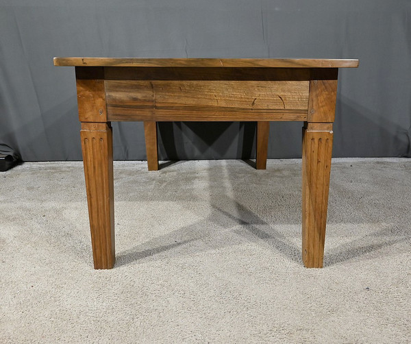 Table Basse en Noyer, goût Louis XVI – XIXe