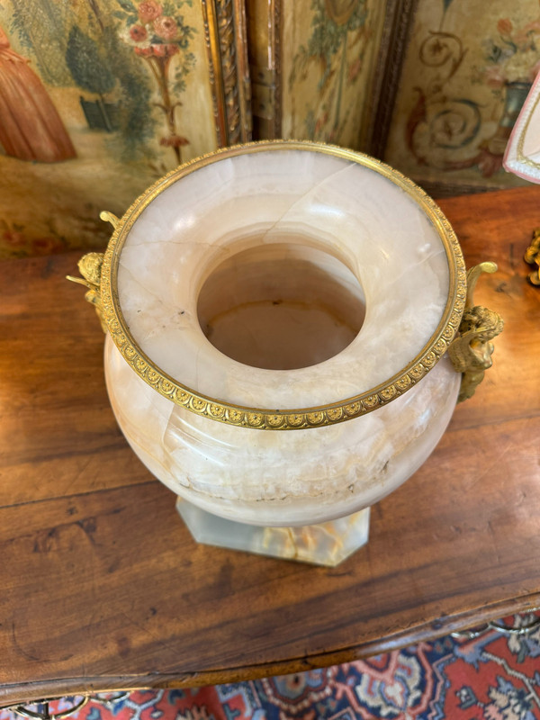 ONYX VASE ATTRIBUTED TO LOUIS FRANCOIS EUGENE CORNU (1827-1899)