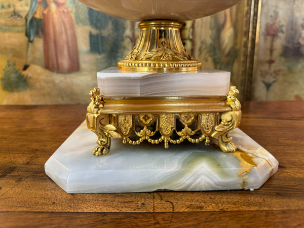 ONYX VASE ATTRIBUTED TO LOUIS FRANCOIS EUGENE CORNU (1827-1899)
