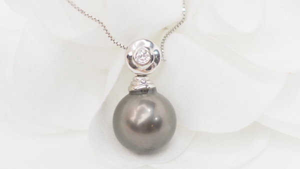 Collier En Or Blanc Et Perle De Tahiti Et Diamant