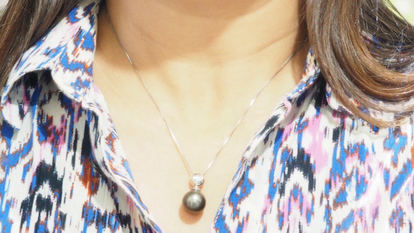 Collier En Or Blanc Et Perle De Tahiti Et Diamant