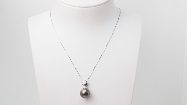 Collier En Or Blanc Et Perle De Tahiti Et Diamant