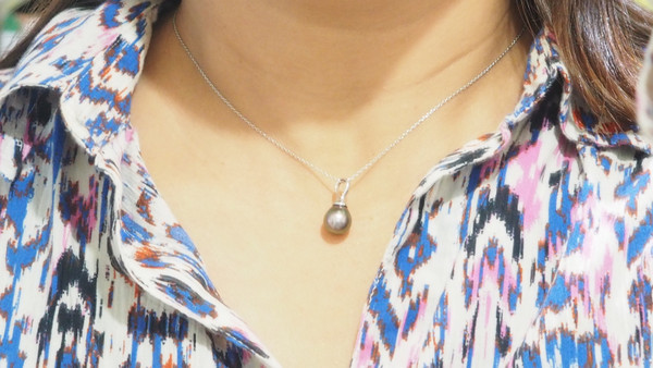 Collana in oro bianco e perle di Tahiti