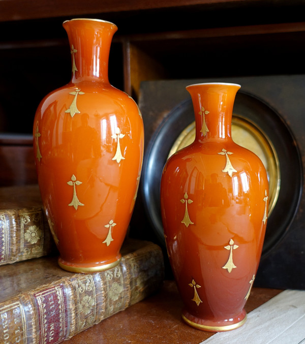 Baccarat: pair of orange and gold opaline vases - circa 1900