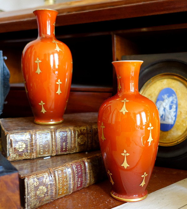 Baccarat: pair of orange and gold opaline vases - circa 1900