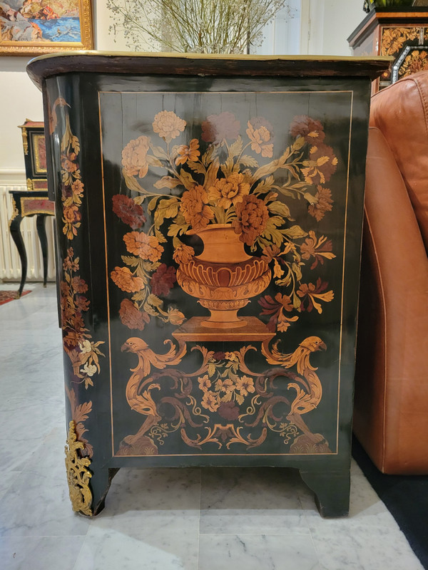 Commode d'époque Louis XIV dites "au jasmin" et  attribuée a PIERRE GOLE