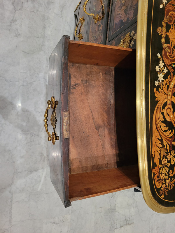 Commode d'époque Louis XIV dites "au jasmin" et  attribuée a PIERRE GOLE