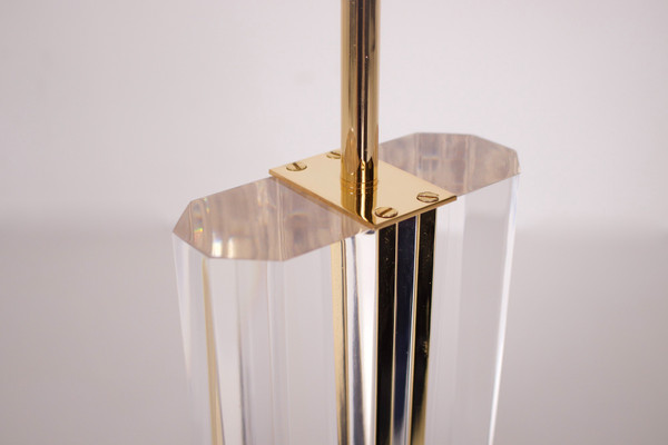 Coppia di lampade in plexiglas e ottone.