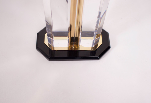 Coppia di lampade in plexiglas e ottone.