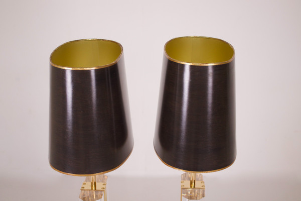Coppia di lampade in plexiglas e ottone.