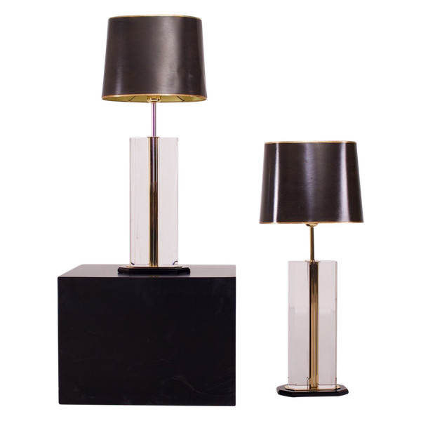 Coppia di lampade in plexiglas e ottone.