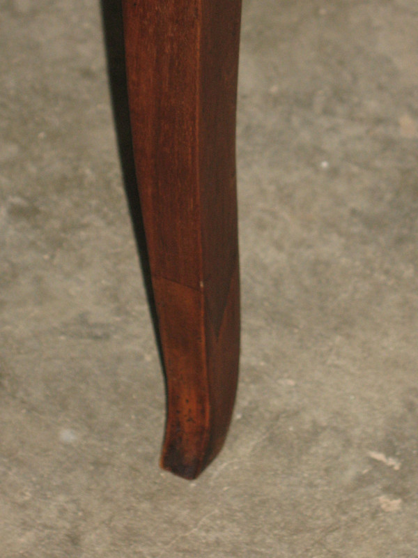 Petite table à écrire bureau époque Louis XV 18ème en noyer avec un grand tiroir