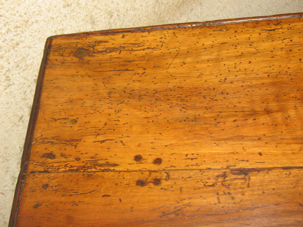 Petite table à écrire bureau époque Louis XV 18ème en noyer avec un grand tiroir
