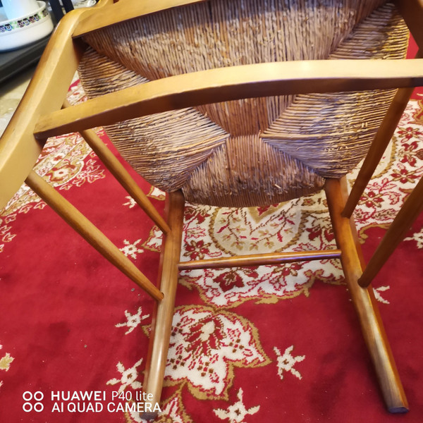strohgepolsterter Sessel im Stil von Louis XV aus lackiertem blondem Kirschbaumholz Anfang des 20.