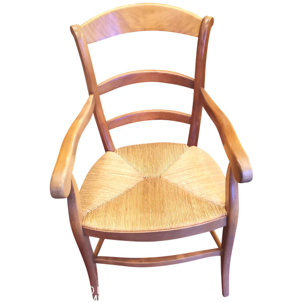 strohgepolsterter Sessel im Stil von Louis XV aus lackiertem blondem Kirschbaumholz Anfang des 20.