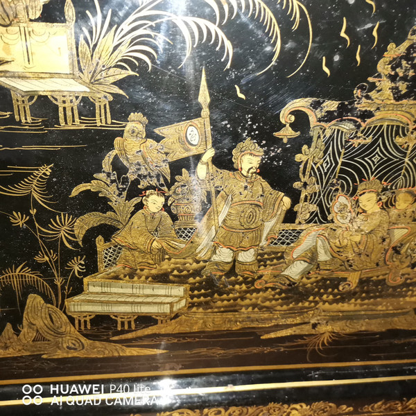 Large rectangular tray in black and gold lacquered sheet metal with 19th century Chinese décor