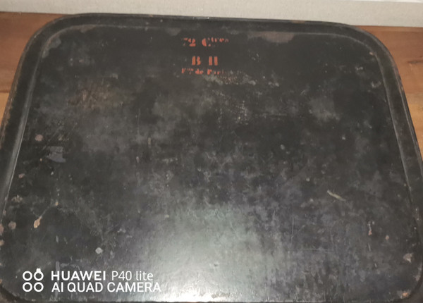 Large rectangular tray in black and gold lacquered sheet metal with 19th century Chinese décor