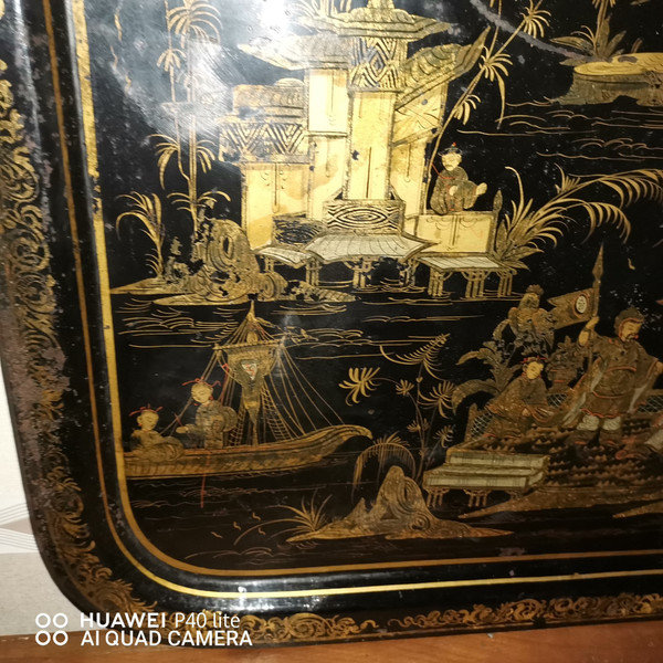 Large rectangular tray in black and gold lacquered sheet metal with 19th century Chinese décor