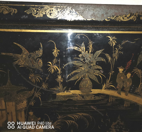 Large rectangular tray in black and gold lacquered sheet metal with 19th century Chinese décor