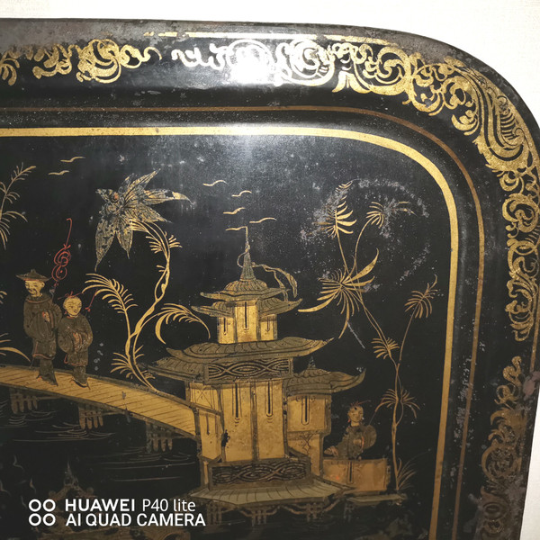 Large rectangular tray in black and gold lacquered sheet metal with 19th century Chinese décor