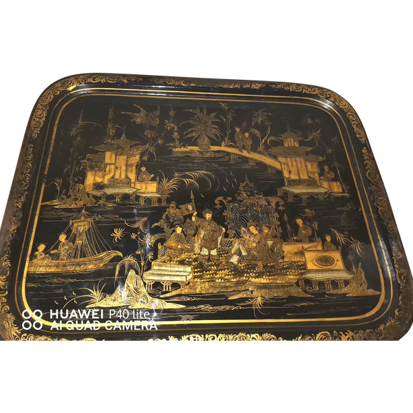 Large rectangular tray in black and gold lacquered sheet metal with 19th century Chinese décor