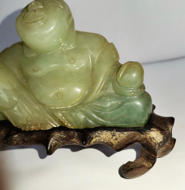 Statuette Bouddha souriant jade vert Chine vers 1930