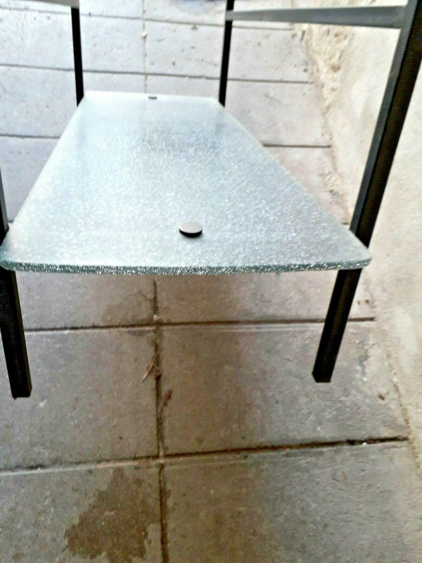 Table basse en verre et métal noir style Jacques Hitier année 60