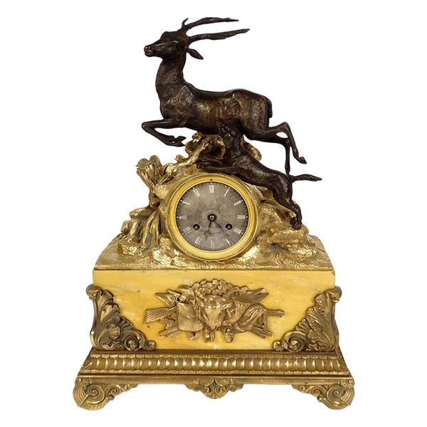 Restauro Orologio in marmo terra di Siena bronzo dorato Cane da caccia Cervo da caccia XIX secolo