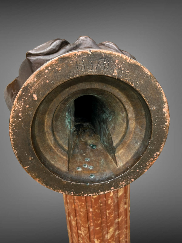 GRAND BUSTE XIXe SIGNÉ " GIESECKE " EN PLATRE RECOUVERT D'UNE FEUILLE DE BRONZE