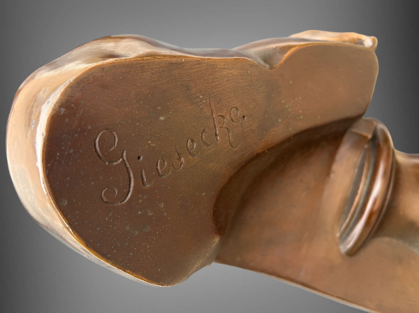 GRAND BUSTE XIXe SIGNÉ " GIESECKE " EN PLATRE RECOUVERT D'UNE FEUILLE DE BRONZE