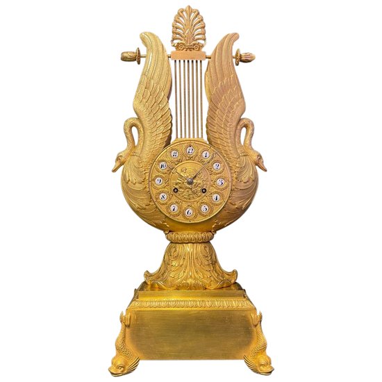 Large Charles X lyre clock `` Aux Cygnes '' in gilded bronze H57