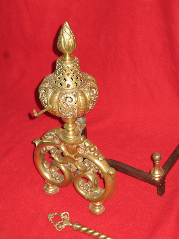 Paire de chenets landiers en bronze et fer forgé complets époque 19ème style Renaissance