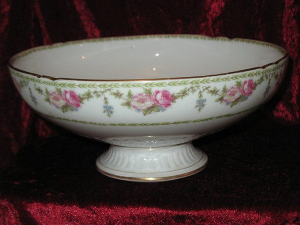 Limoges porcelain dinner service, 122 pieces, early 20th century, Louis XVI style
